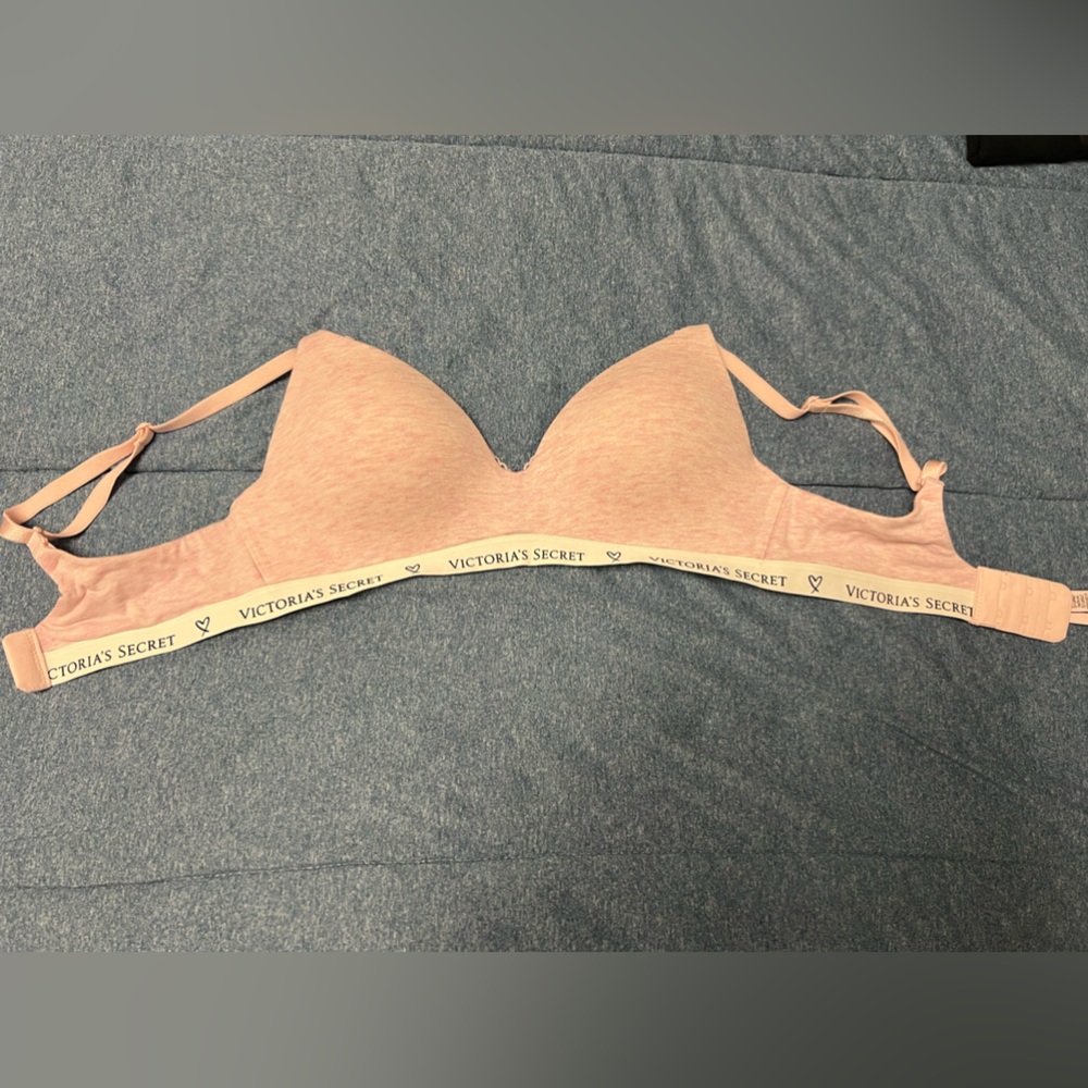 Victoria Secret bralette 32B. Like new with no underwire.  See pics.